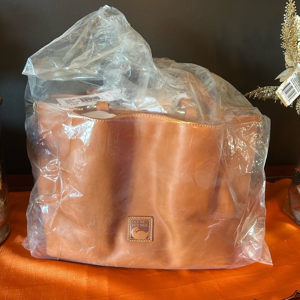 NWT Dooney & Bourke Lge Zip Barlow Florentine Leather Satchel